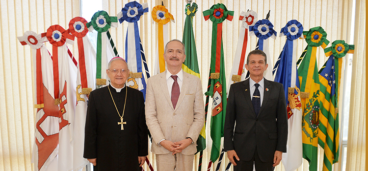 Arcebispo Dom Fernando Guimarães foi recebido no Ministério da Defesa pelo ministro Aldo Rebelo e pelo secretário-geral, general Joaquim Silva e Luna