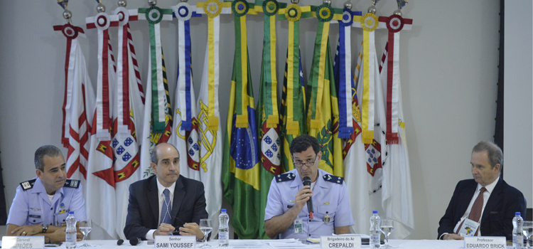 Diretor de Produtos de Defesa (DEPROD), brigadeiro Crepaldi coordena debate sobre fortalecimento de produtos de Defesa no Brasil
