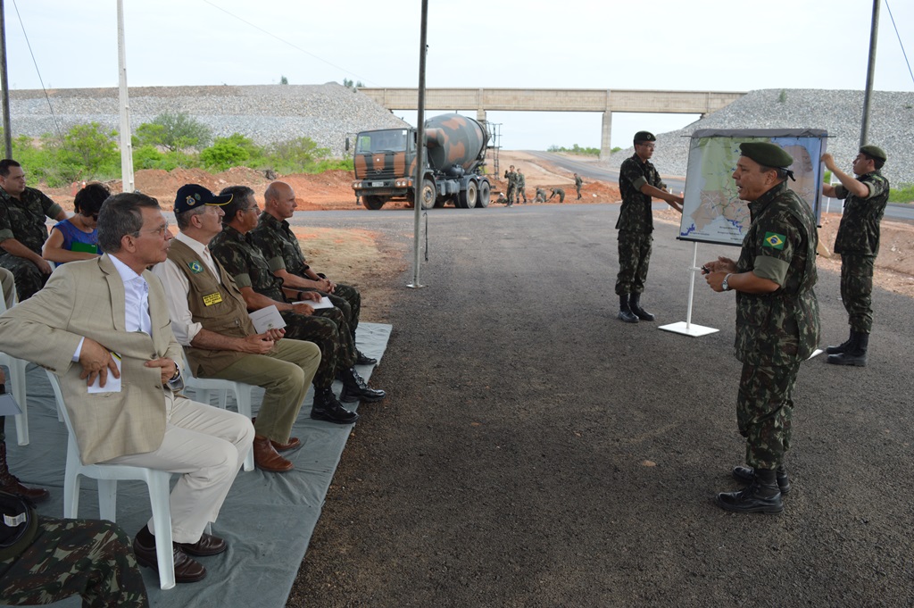 Comandante Emerson Bezerra, do 3º Batalhão de Engenharia de Construção, falou sobre os benefícios do projeto para o Exército e para a qualificação dos jovens recrutas