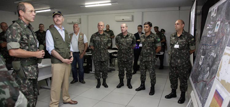 Aldo Rebelo visita a 1ª Divisão do Exército Mascarenhas de Moraes