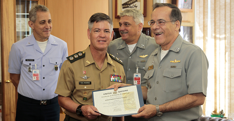 A certificação foi entregue nesta sexta-feira (18) pelo chefe do Estado-Maior Conjunto das Forças Armadas (EMCFA), almirante Ademir Sobrinho