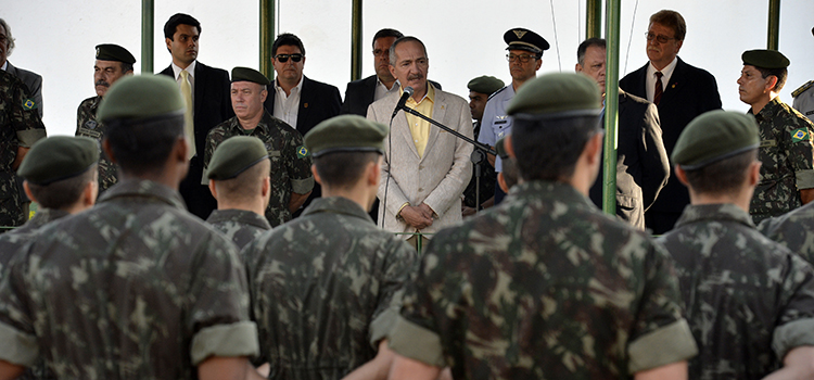 O ministro da Defesa visitou o Tiro de Guerra 02-031 e a sede da 5ª Circunscrição do Serviço Militar (CSM)