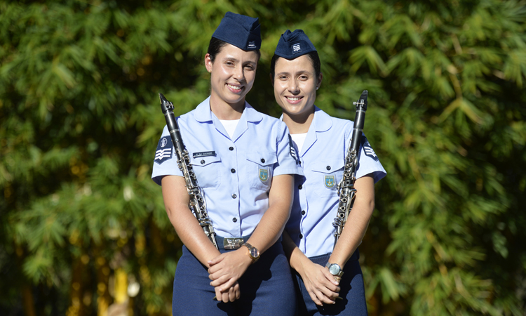 Gêmeas clarinetistas integram grupo de 64 militares que formam a Banda da Base Aérea de Brasília