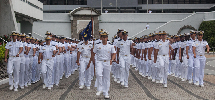 O evento reuniu o Almirantado e 920 aspirantes Escola Naval