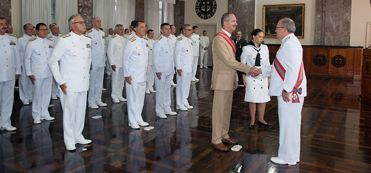 A Ordem do Mérito Naval foi criada em 1934 e destina-se a premiar os militares e personalidades com relevantes serviços prestados à Marinha