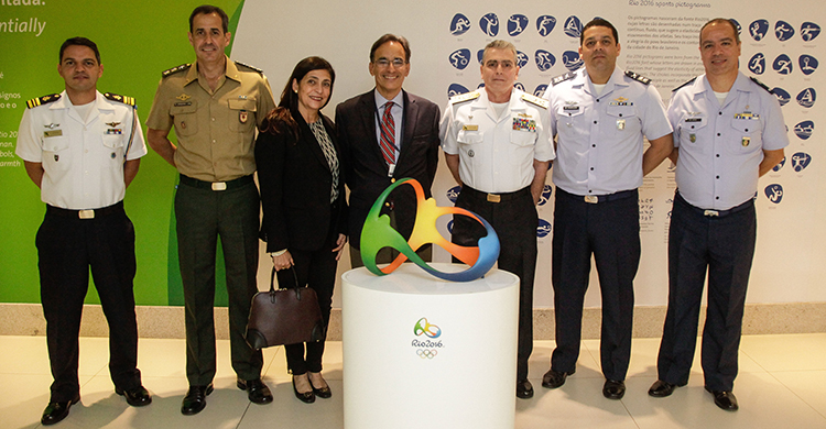 Comitiva do Departamento de Desporto Militar é recebida no Comitê Rio 2016