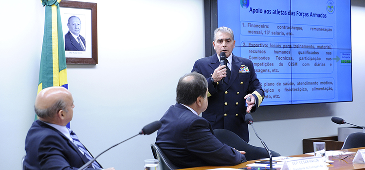 Almirante Paulo Zuccaro apresenta a atuação do Departamento de Desporto Militar (DDM)