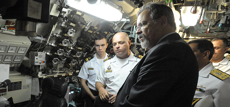 “Aqui se vê e se aprende a capacidade de superação das dificuldades em função de realizar as missões que são acometidas à Marinha do Brasil", afirmou o ministro