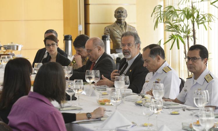 Em encontro com imprensa internacional, Raul Jungmann fala sobre atuação integrada na área de segurança durante as Olimpíadas