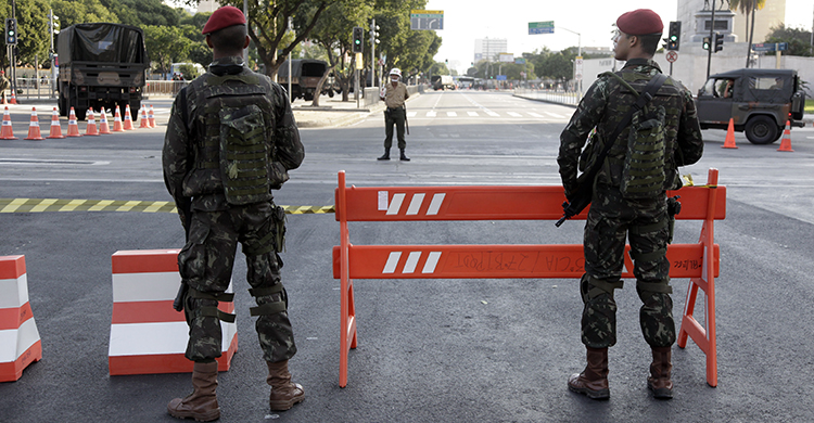 Militares das Forças Armadas ampliam área de atuação no Rio de Janeiro.