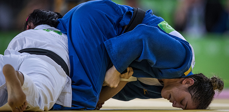 A medalha alcançada pela sargento da Marinha Mayra Aguiar é resultado de muito foco e determinação, características dos integrantes das Forças Armadas