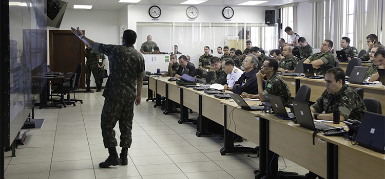 Os ministros também estiveram no briefing diário sobre a segurança, no Comando Militar do Leste (CML)