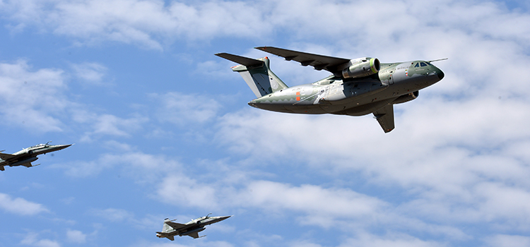 O KC-390 é o maior avião produzido no Brasil