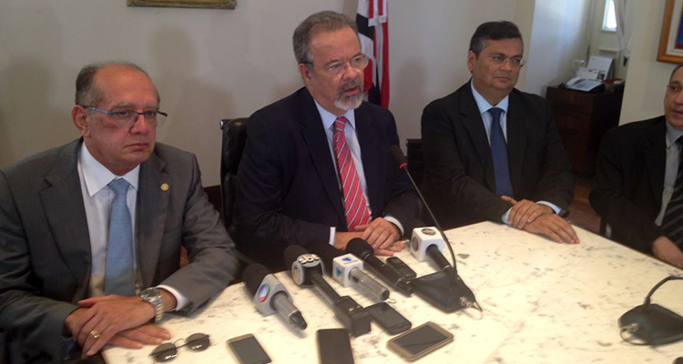Os ministros Jungmann e Mendes participaram de reunião com o governador Flávio Dino, na sede do governo maranhense, o Palácio  dos Leões