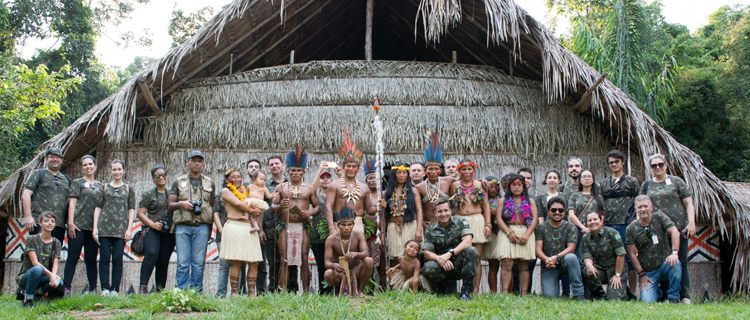  Roteiro da viagem a Amazônia incluiu visita ao Centro de Instrução de Guerra na Selva e a aldeia indígena Tupé 