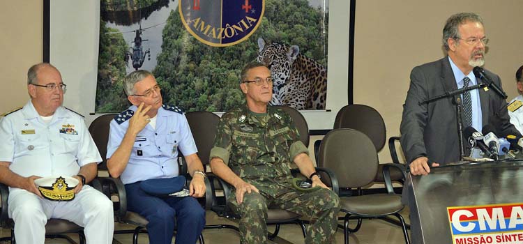 Os comandantes da Marinha, do Exército e da Aeronáutica acompanharam o ministro Jungmann em Manaus