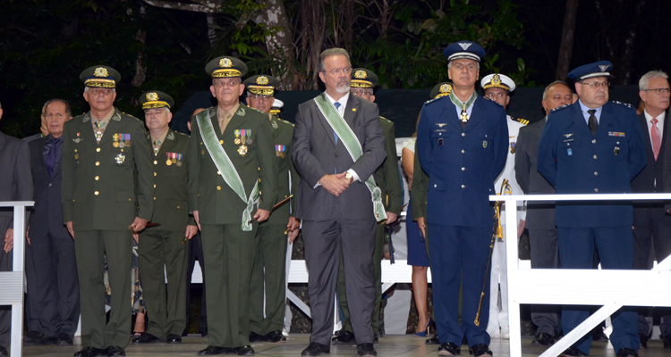  Jungmann acompanhou o evento ao lado do general Artur Costa Moura e de autoridades civis e militares