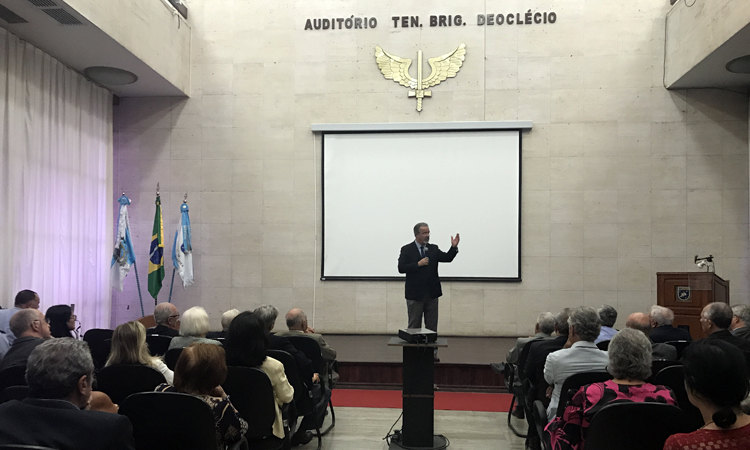 A palestra aconteceu no Instituto Histórico da Aeronáutica (INCAER), no Rio de Janeiro