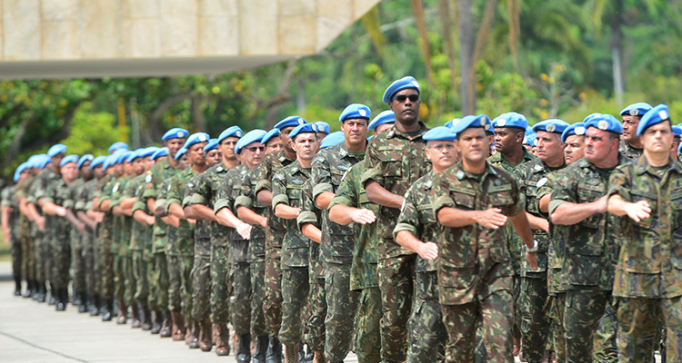 Militares das três Forças, Marinha, Exército e Aeronáutica partciparam do desfile da tropa