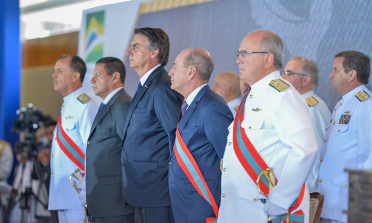 1 esq. alte Ilques; vice-presidente, Hamilton Mourão, ministro Fernando Azevedo e alte Bacellar.