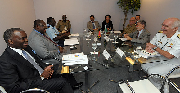DEFESA - LAAD 2013: Seminário Brasil-Angola marca cooperação bilateral
