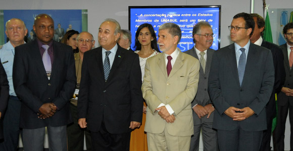 DEFESA - LAAD 2013: Países sul-americanos criam comitê consultivo do projeto do avião de treinamento básico regional