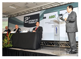 18/10/2010 - DEFESA - Investimentos em defesa beneficiarão toda a indústria brasileira, diz Jobim
