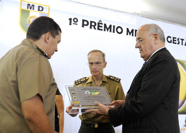 08/12/2010 - DEFESA - Convênios garantirão emprego a 1.500 jovens egressos do Projeto Soldado-Cidadão 