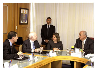 10/01/2011- DEFESA - Senadores John McCain e John Barrasso visitam Ministério da Defesa Brasília