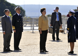 Presidenta Dilma e comandante da guarda de honra