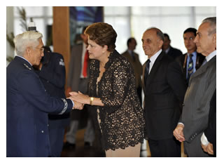 19/12/2012 - DEFESA - Presidenta Dilma Rousseff afirma que governo apoiará a renovação dos equipamentos das Forças Armadas