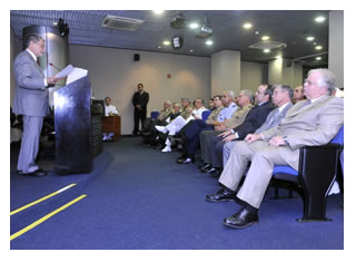 21/09/2011 - DEFESA - Para Amorim, canal aberto com a sociedade beneficia criação de uma mentalidade de defesa no país
