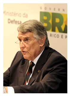 30/03/2011 - DEFESA - Debate sobre Livro Branco reposiciona os temas de Defesa na sociedade brasileira, afirmam especialistas