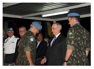 31/03/2011 - DEFESA - General brasileiro é o novo comandante militar das Forças de Paz no Haiti