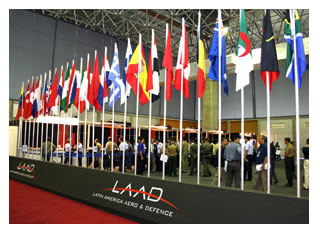 11/04/2011 - DEFESA - Ministro Jobim participa da abertura da maior feira de tecnologia de defesa da América Latina