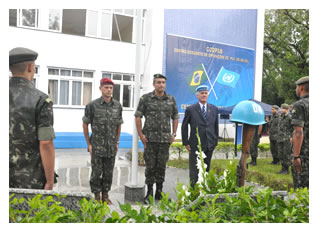 27/05/2011 - DEFESA - Peacekeepers receberam homenagem por trabalho em favor de um mundo fraterno