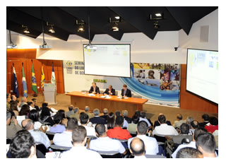 01/06/2011 - DEFESA - Livro Branco: Evento em Manaus aprofunda debate público sobre defesa nacional