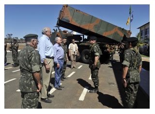 21/07/2011 - DEFESA - Governo estuda apoio a empresa estratégica no setor de defesa, afirma Jobim