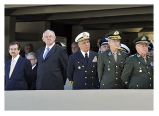 20/07/2011 - DEFESA - Personalidades civis e militares são homenageadas com Medalha Mérito Santos-Dumont