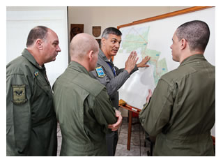 24/11/2011 - DEFESA - Novas operações conjuntas coíbem ilícitos em 7 mil quilômetros de fronteiras