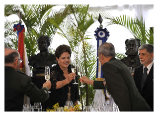 19/12/2012 - DEFESA - Presidenta Dilma Rousseff afirma que governo apoiará a renovação dos equipamentos das Forças Armadas