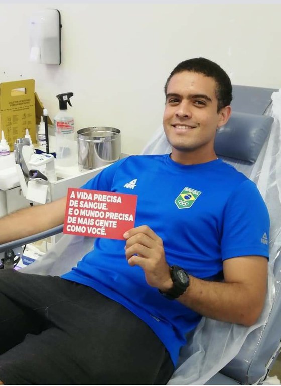 Doação de sangue por militares atletas.jpg