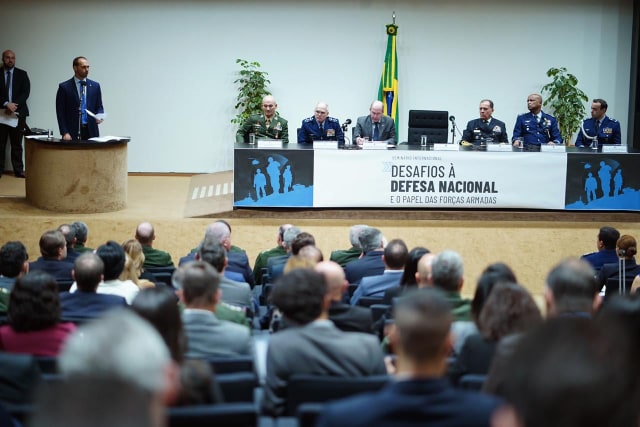 Seminário Internacional Desafios à Defesa Nacional e o papel das Forças Armadas.jpg