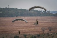 Adestramento de Forças Especiais treina militares para deslocamento tático e tiro ao alvo