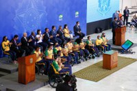 Atletas olímpicos e paraolímpicos são recebidos no Palácio do Planalto