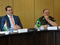 Brasil e Índia debatem ampliação da cooperação em Defesa