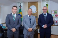 Deputado estadual e prefeito do Sul são recebidos em audiência