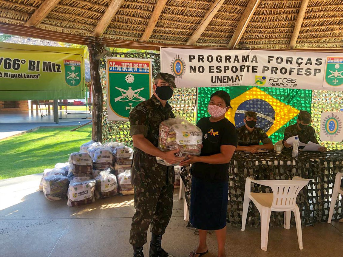Exército entrega alimentos-01-25.jfif