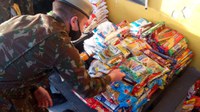 EXÉRCITO - Militares realizam arrecadação de alimentos e agasalhos