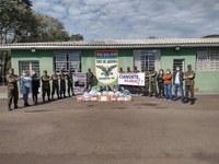 EXÉRCITO - Tiro de Guerra realiza doação de agasalhos e alimentos no Paraná